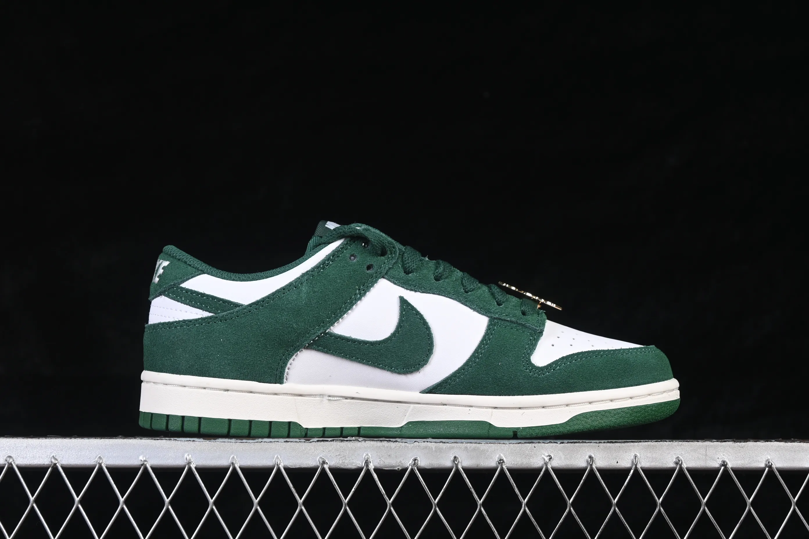 All Categories Nk SB Dunk Series Nk SB Dunk Low Low-top sneakers Nike SB Dunk Low Year of the Horse White Green Low-top casual sneakers IB4417-100